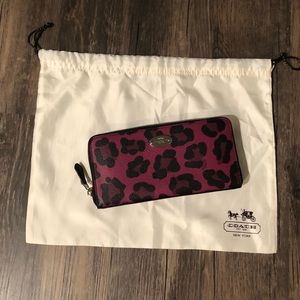 NEW SALE Coach accordion continental wallet